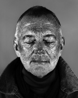Striking photo series of ultraviolet portraits reveals the beauty of ...