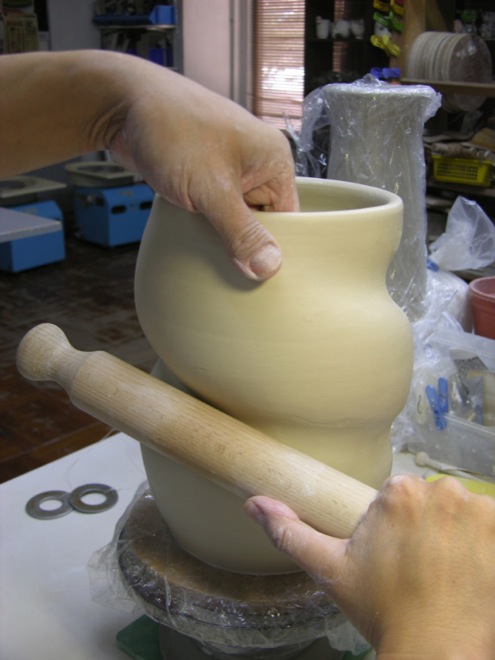 amazing-clay-dragon-pot-2