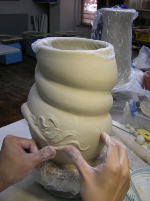 amazing-clay-dragon-pot-4