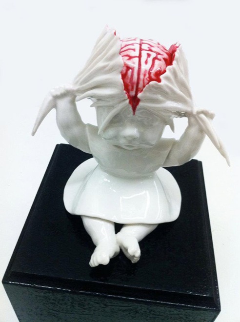 amazingly-creepy-porcelain-figurines-by-maria-rubinke-3