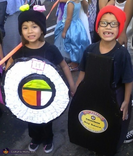 20 of the funniest costumes twin kids can wear at Halloween