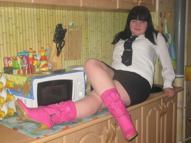 These 18 Hilarious Pics Of Russian Girls Posing For Glamour Shots Will Make You Cringe. #8 Is The Worst Ever!