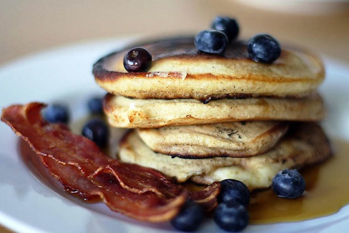 America: Pancakes, Bacon, Syrup and Blueberries