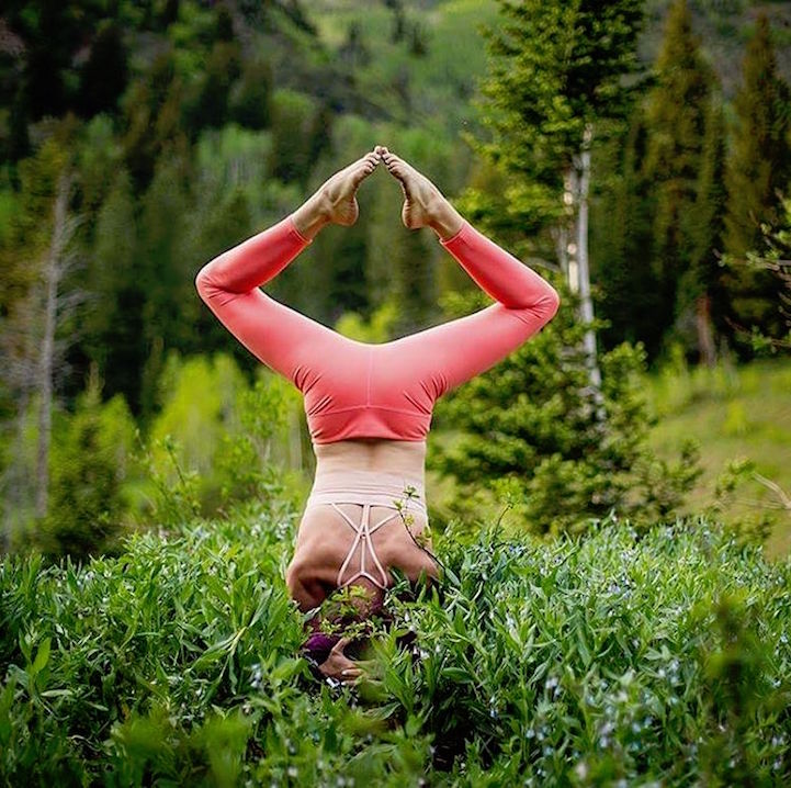 Amazing yogi contorts into incredible poses to inspire self-acceptance