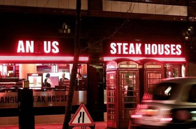 28 Of The Most Hilarious Neon Sign Fails Ever